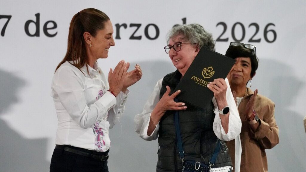 Sheinbaum apoya a mujeres con vivienda en Tecámac, Edomex