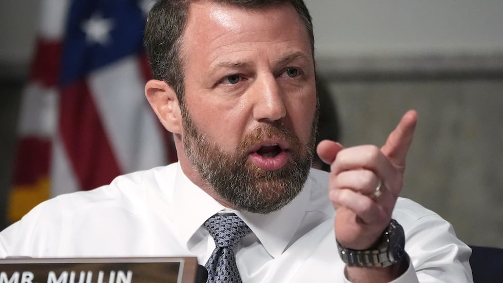 Trump despide a Kristi Noem como responsable de su política migratoria tras la muerte de dos estadounidenses en Minneapolis