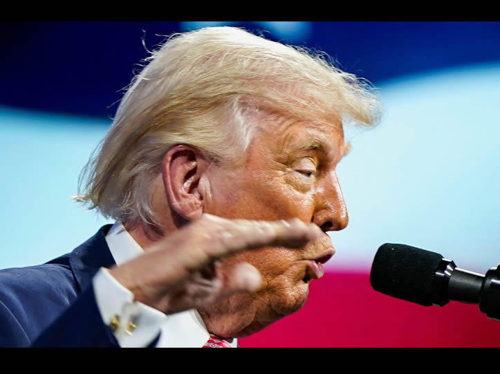 Trump recrea llamada con Sheinbaum en tono de burla