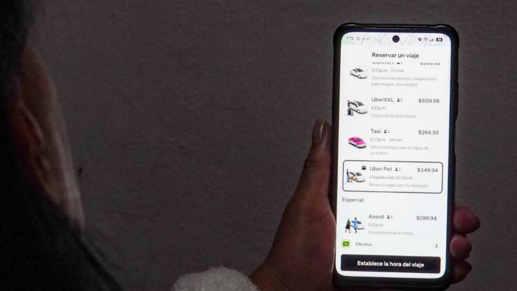 Uber y taxistas anuncian alianza en México de cara al Mundial