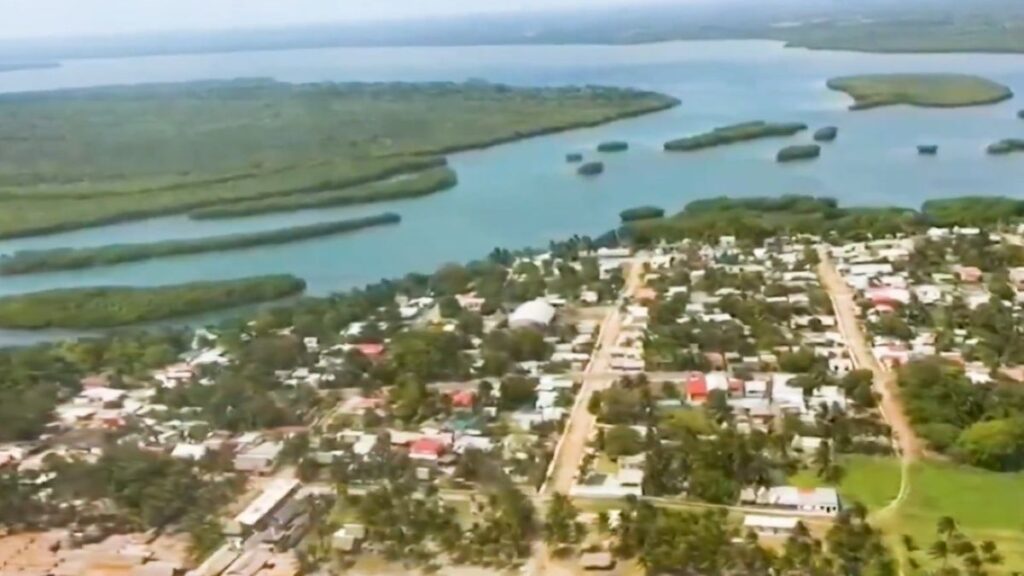 Un buque y dos chapopoteras provocaron el derrame de hidrocarburo en costas