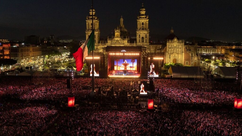 Andrea Bocelli reunió a más de 130 mil personas en el Zócalo