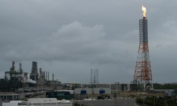 Ceden los precios del petróleo tras anuncio de Trump