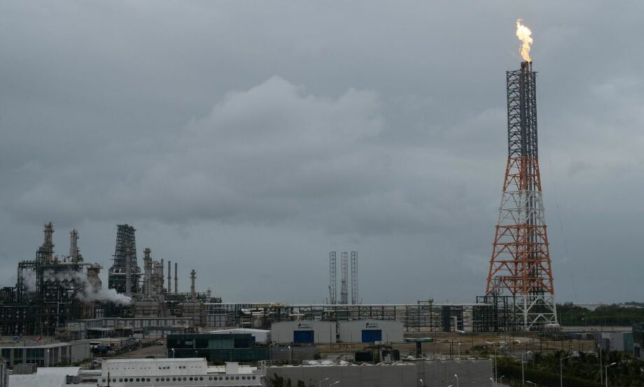 Ceden los precios del petróleo tras anuncio de Trump