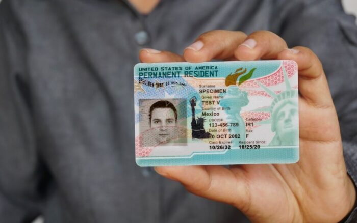 EE.UU. podrá negar residencia a las personas por expresar opiniones ‘antiestadounidenses’: NYT