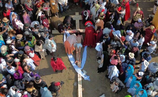 El arte detrás de la fe: Santiago Cedillo, el sastre de Iztapalapa