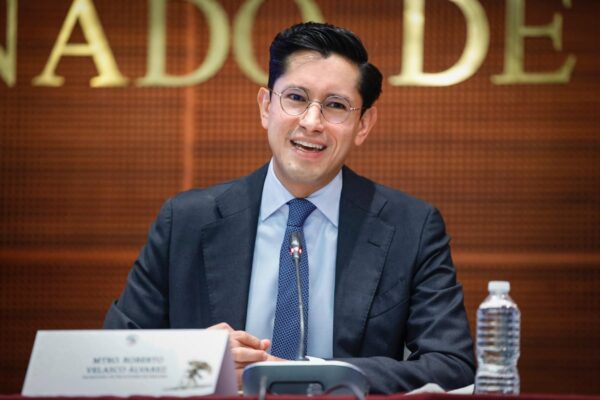 El nuevo canciller Velasco habla de los lazos con La Habana en una llamada con su homólogo cubano