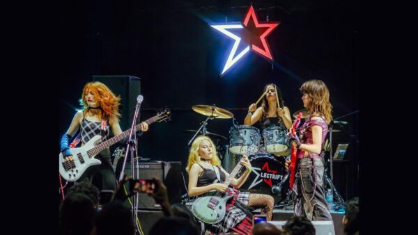 Electrify, la banda de rock que pasó de la escuela a los escenarios