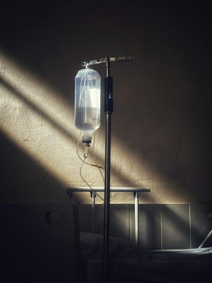 Fiscalía de Sonora refuerza coordinación por muertes ligadas a sueros; médico continúa prófugo