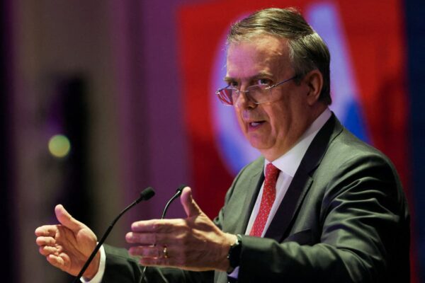 La Secretaría Anticorrupción abre una investigación por la estancia del hijo de Marcelo Ebrard en la Embajada en Londres