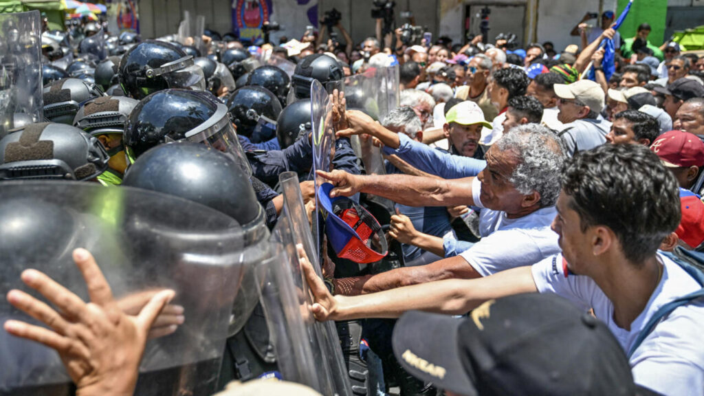 Larry Devoe, un aliado del chavismo, asume como nuevo fiscal general de Venezuela