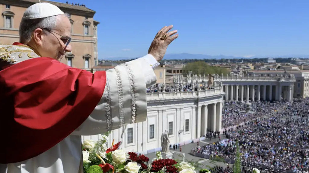 León XIV llama a elegir la paz, en su primer mensaje de Pascua