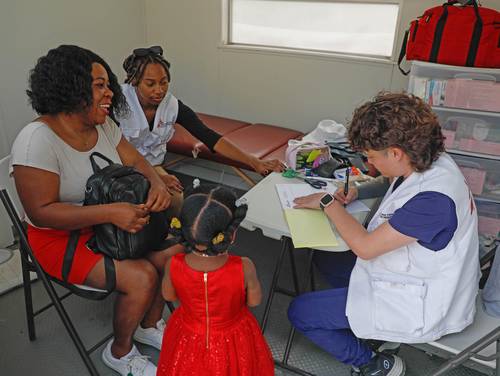 Médicos Sin Fronteras estrena clínica-remolque en Chalco