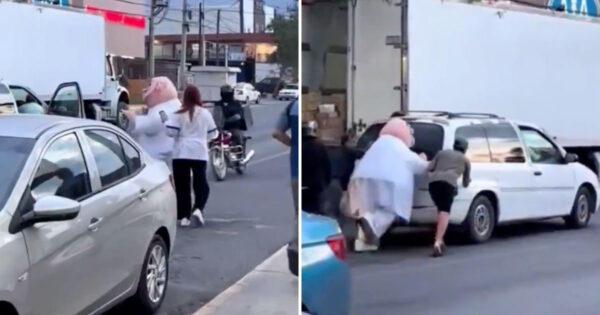 México 1, IA 0: captan a botarga del Dr. Simi ayudando a empujar camioneta descompuesta