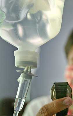 Proscrito en medicina, administrar vitaminas en suero intravenoso