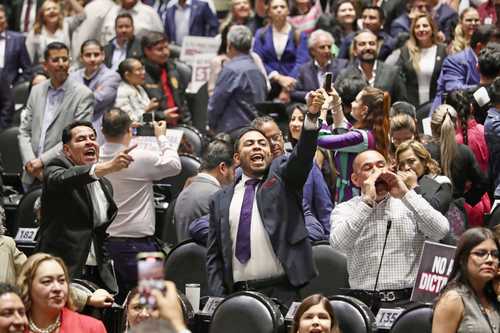 Remiten a congresos estatales la reforma del plan B electoral