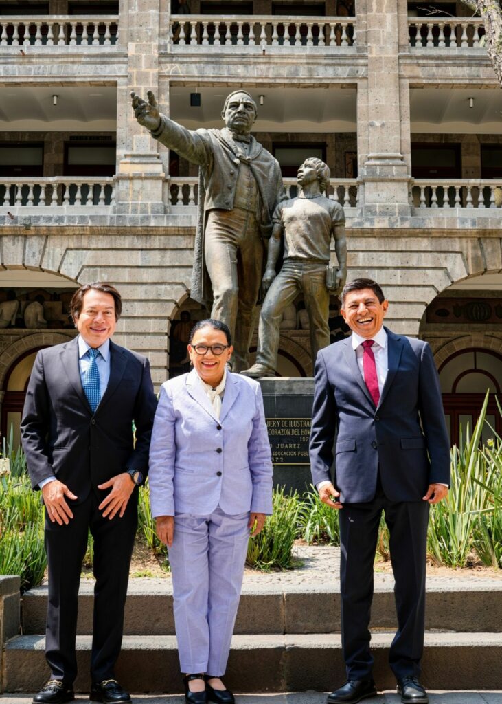 Revisan avances educativos en Oaxaca