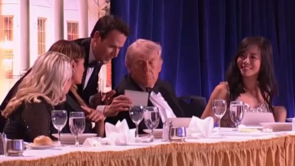 Servicio Secreto evacúa a Trump de cena