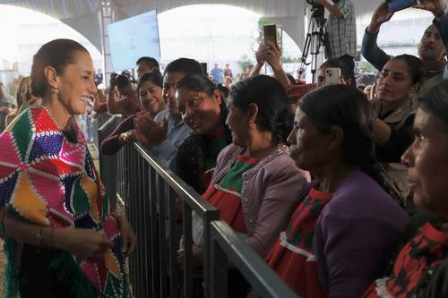 Visita Sheinbaum clínica en Hidalgo tras queja de falta de medicamentos