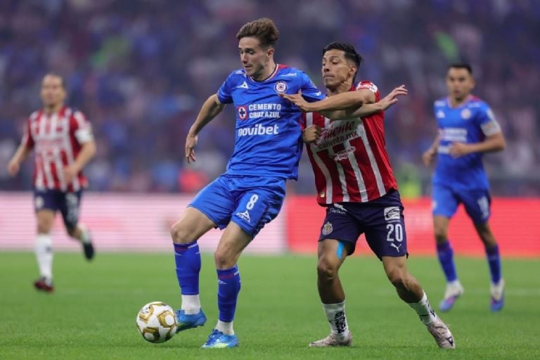 Cruz Azul es el primer finalista de la Liga MX tras vencer a Chivas