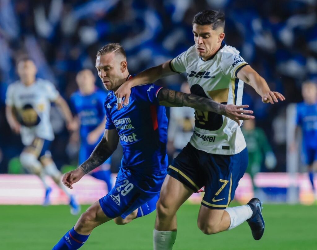 Cruz Azul y Pumas empatan en juego de ida