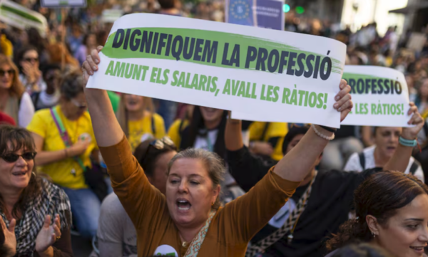 Docentes exigen mejoras educativas en España