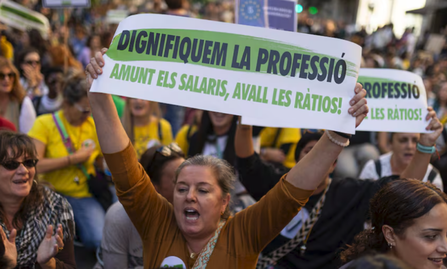 Docentes exigen mejoras educativas en España