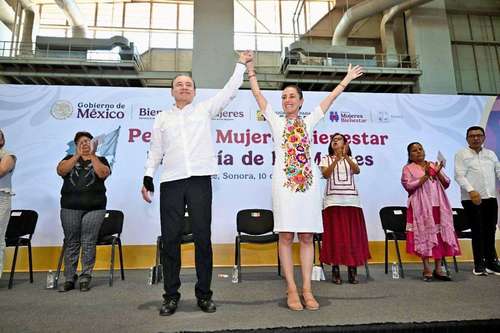 Entregan Sheinbaum y Durazo apoyos a mujeres en Sonora