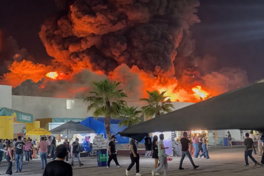 Fallecen 5 personas por incendio en feria de Tabasco