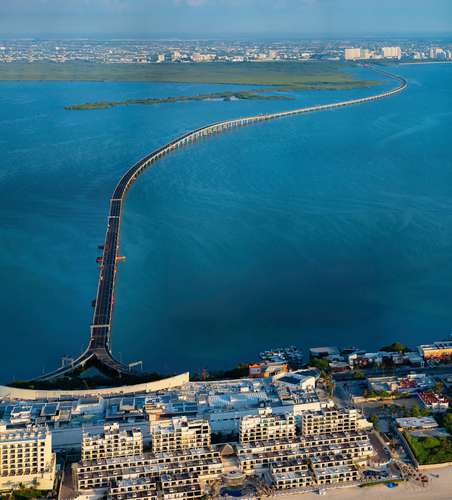 Inauguran puente para conectar áreas turística y urbana de Cancún