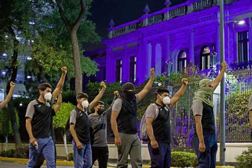 Normalistas de Ayotzinapa protestan en la SG