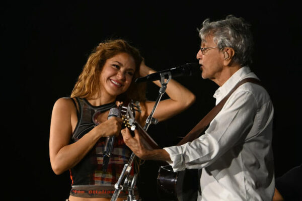 Shakira se convierte en la reina de Copacabana frente a dos millones de espectadores.