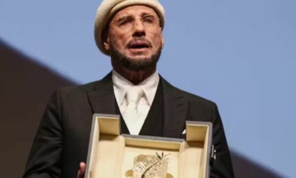 Travolta recibe Palma de Oro en Cannes