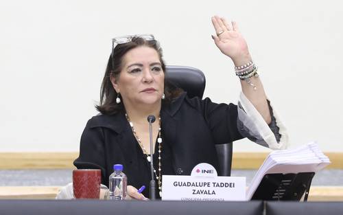 Advierte Humphrey de riesgos por la ratificación del fiscalizador del INE