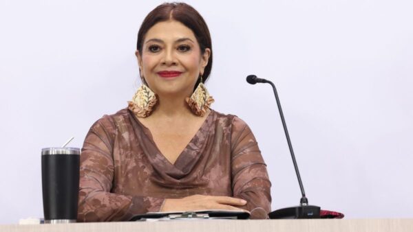 Clara Brugada rechaza críticas de la derecha