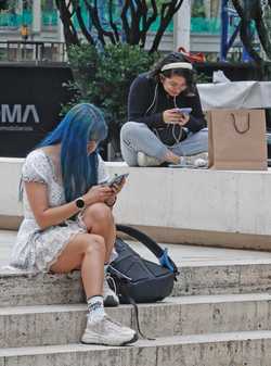 Marcha atrás: amplían seis meses registro de celulares
