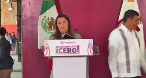 Profesores de la CNTE revientan conferencia de Salomón Jara