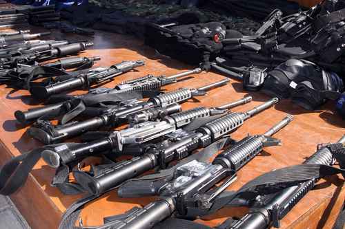 Revelan retroceso de EU en medidas para combatir el tráfico de armas