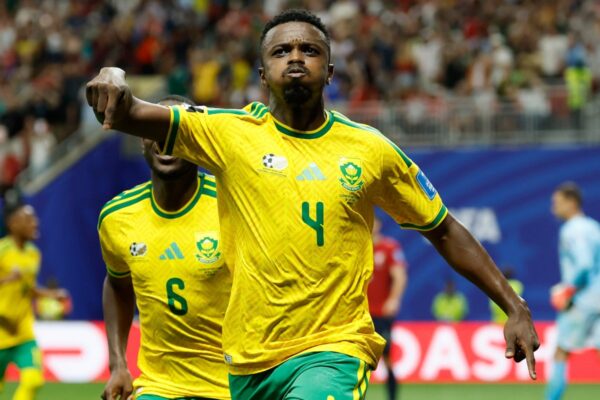 Sudáfrica mantiene vivas sus esperanzas en el Mundial al empatar 1-1 ante República Checa