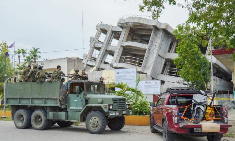 Suman 55 muertes tras terremoto en Filipinas
