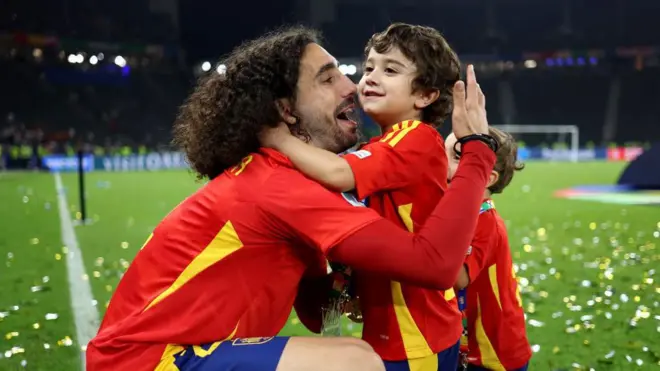 España borra del campo a la Argentina de Messi y consigue su segundo Mundial con un gran juego de equipo - Ilustración 3