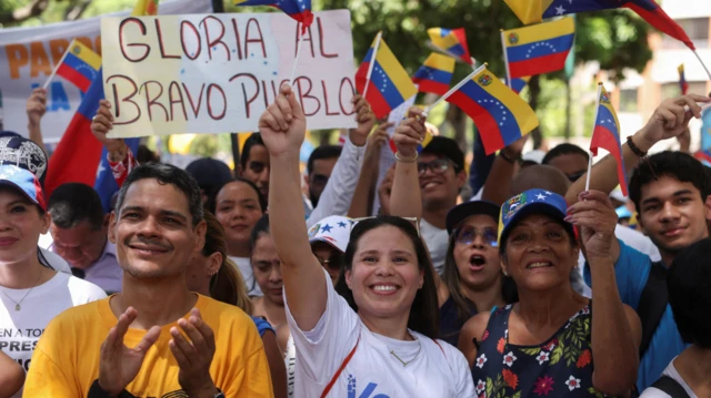 La oposición en Venezuela realiza las primeras manifestaciones tras el doble sismo y al cumplirse dos años de las elecciones presidenciales de 2024 - Ilustración 2