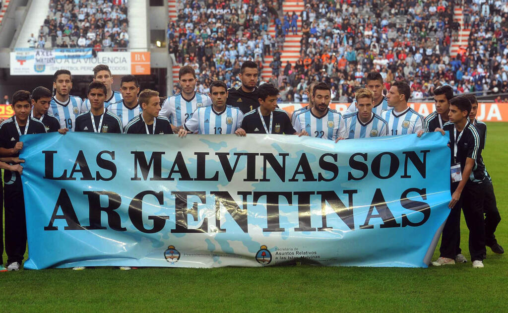 FIFA investiga pancarta de Argentina sobre las Malvinas tras vencer a Inglaterra - Ilustración 2