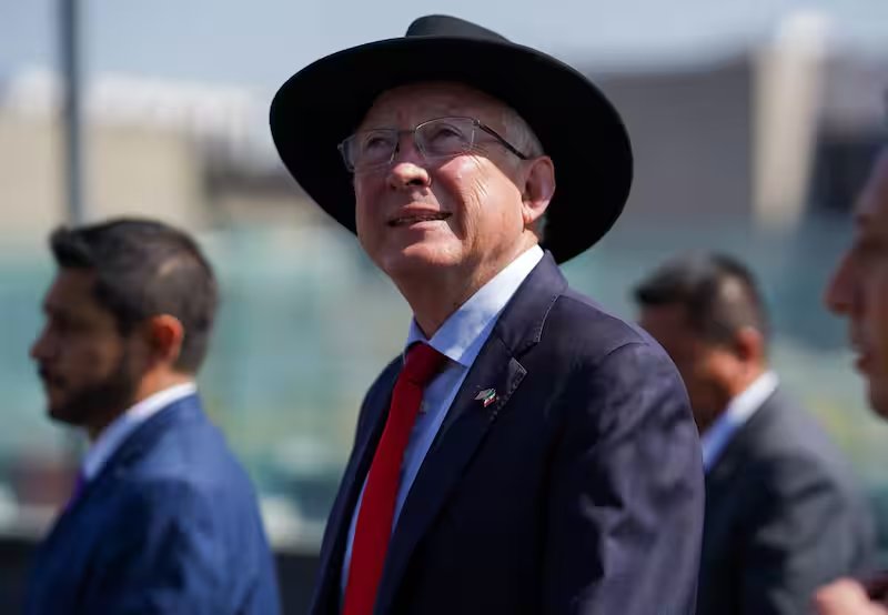 Ken Salazar rompe el silencio sobre presuntos nexos de AMLO con el narco