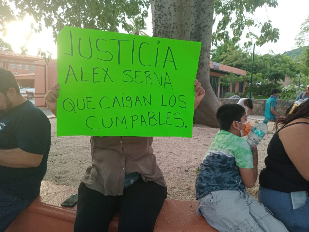 ¿Dónde está Alex Serna?