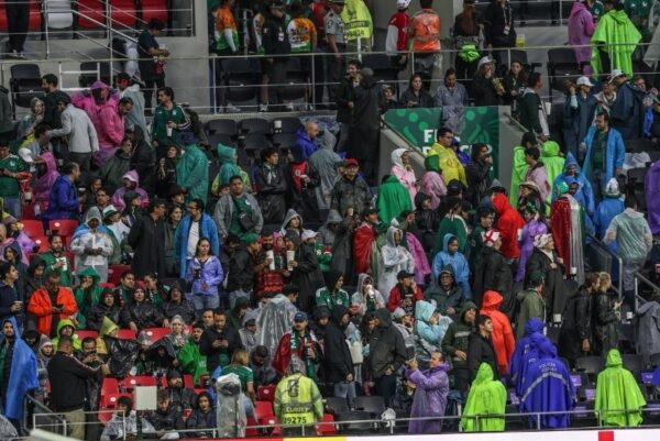 La lluvia no apagó la fiesta antes del México vs Inglaterra