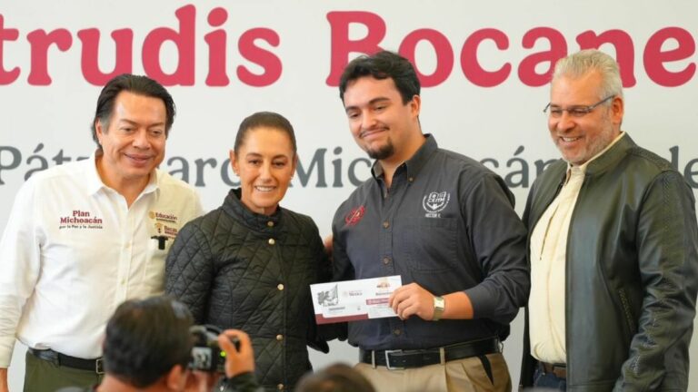 SEP otorga becas a universitarios en Michoacán