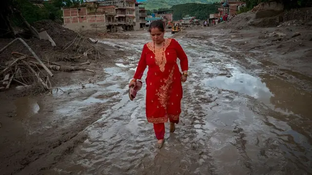 Qué causó la avalancha y otras 3 preguntas sobre la tragedia que dejó cientos de muertos y desaparecidos en Nepal y Tíbet - Ilustración 1