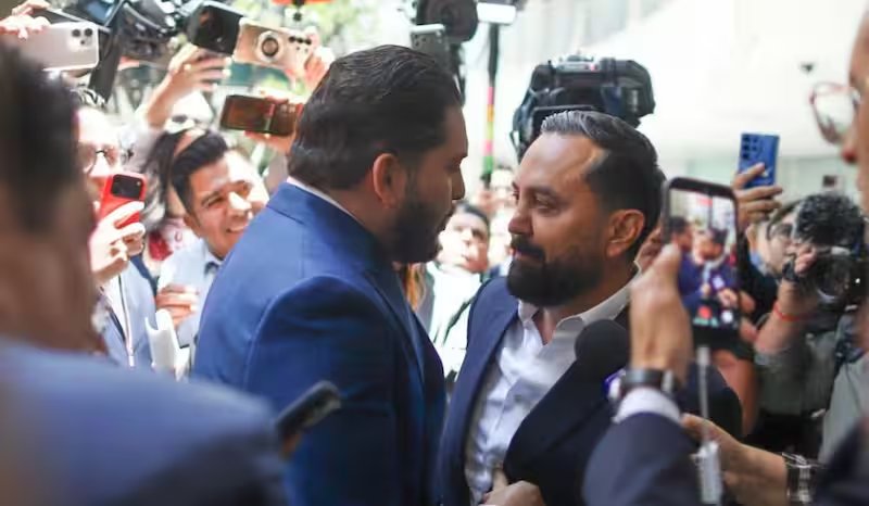 (VIDEO) A empujones: Mancilla y Arturo Ávila protagonizan pelea en el Senado - Ilustración 1