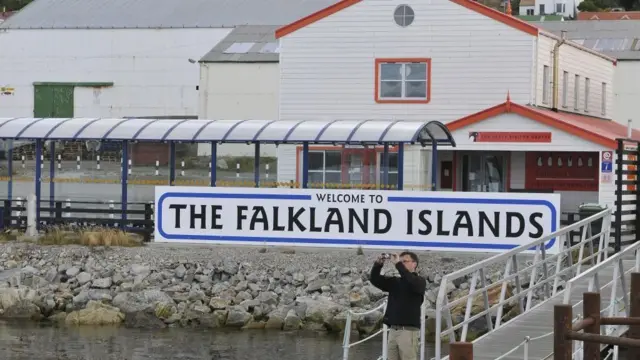 Por qué volvió la tensión entre Argentina e Inglaterra por Malvinas/Falklands 44 años después de la guerra - Ilustración 1